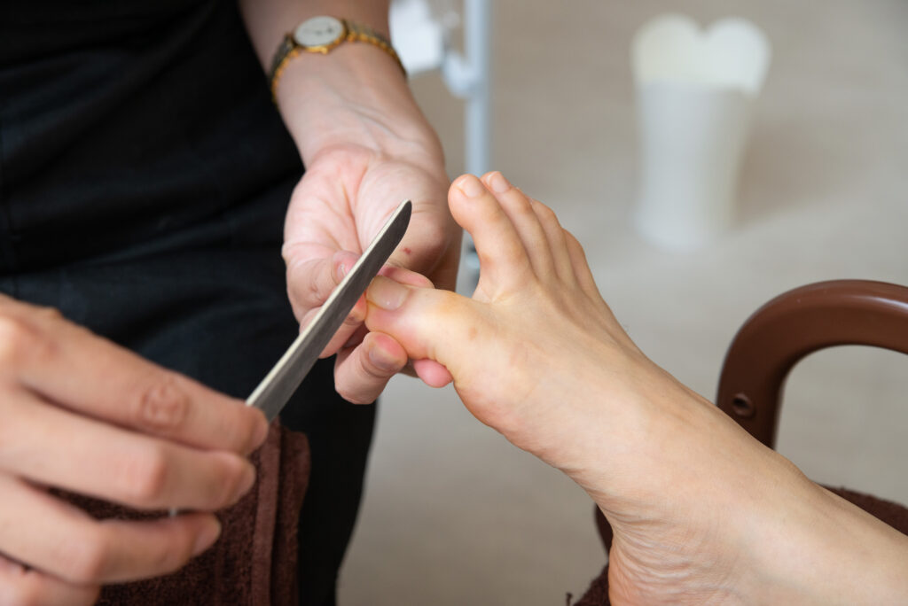 足の爪切りすぎてない 自宅での足の爪の切り方 えがお爪工房 シニア世代のためのネイルサロン 巣鴨